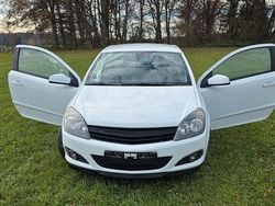 Weiß Gebraucht 2008 Opel Astra GTC Edition Limousine | 1.700 € (Guter Preis)