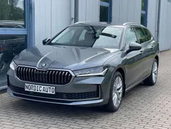 Graphitegrau metallic Neu 2025 Skoda Superb Kombi | 46.995 € (Fairer Preis)