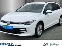 Weiß Gebraucht 2024 VW Golf VIII Life Kombi | 27.890 € (Fairer Preis)