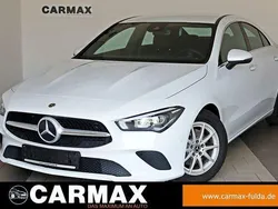 Digitalweiss metalliclack (metallic) Gebraucht 2022 Mercedes CLA200 Coupé | 27.700 € (Fairer Preis)