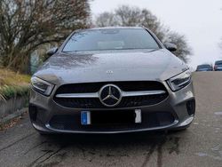 Grau Gebraucht 2019 Mercedes A200 Progressive Kleinwagen | 23.320 € (Fairer Preis)