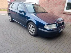 Blau Gebraucht 2003 Skoda Octavia Elegance Kombi | 1.400 € (Etwas zu teuer)
