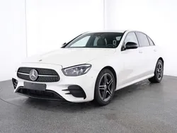 Weiss / diamantweiss bright Gebraucht 2023 Mercedes E200 AMG Limousine | 39.890 € (Guter Preis)