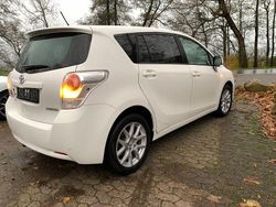 Weiß Gebraucht 2012 Toyota Verso Van / Kleinbus | 8.000 € (Etwas zu teuer)