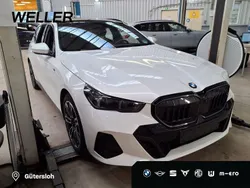 Mineralweiß (weiß) Gebraucht 2024 BMW 540 M Sport Kombi | 67.650 €