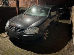 Schwarz Gebraucht 2004 VW Golf Limousine | 900 € (Fairer Preis)