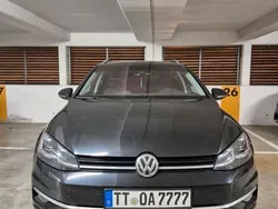 Schwarz Gebraucht 2018 VW Golf VII Highline Kombi | 17.700 € (Etwas zu teuer)