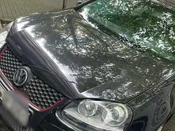 Schwarz Gebraucht 2005 VW Golf V Kleinwagen | 2.700 €