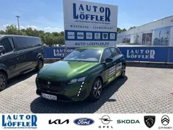 Olivgrün (metallic) Gebraucht 2023 Peugeot 308 Active Limousine | 26.292 € (Superpreis)