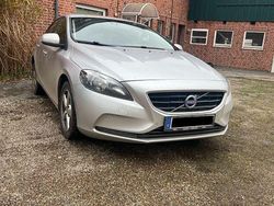 Grau Gebraucht 2016 Volvo V40 Kinetic Kombi | 7.500 € (Guter Preis)