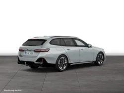 Brooklyn grau metallic Gebraucht 2024 BMW 540 Comfort Edition Kombi | 69.404 €