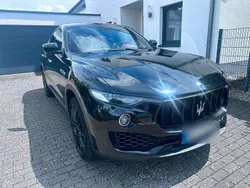 Schwarz Gebraucht 2018 Maserati Levante SUV | 36.900 € (Guter Preis)