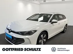 Weiß Gebraucht 2024 VW Passat Elegance Kombi | 34.290 € (Etwas zu teuer)