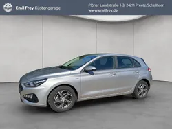 Silber Gebraucht 2023 Hyundai i30 Pure Limousine | 16.980 € (Fairer Preis)