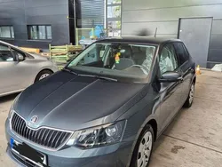 Grau Gebraucht 2016 Skoda Fabia Active Kleinwagen | 6.800 € (Fairer Preis)