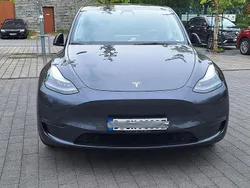 Grau Gebraucht 2022 Tesla Model Y Long Range AWD SUV | 34.000 € (Fairer Preis)