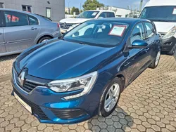 Blau Gebraucht 2017 Renault Mégane IV Play Limousine | 8.990 € (Fairer Preis)