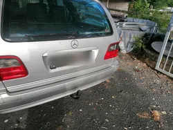 Silber Gebraucht 2002 Mercedes E240 Kombi | 3.000 € (Etwas zu teuer)