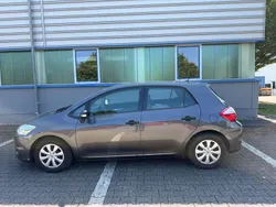 Grau Gebraucht 2012 Toyota Auris Kleinwagen | 5.200 € (Fairer Preis)