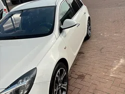 Weiß Gebraucht 2013 Opel Insignia Kombi | 5.000 € (Fairer Preis)