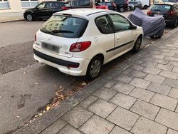 Weiß Gebraucht 2010 Peugeot 206+ Kleinwagen | 650 € (Superpreis)