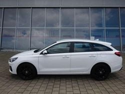 Weiß Gebraucht 2023 Hyundai i30 Comfort Kombi | 19.550 € (Fairer Preis)