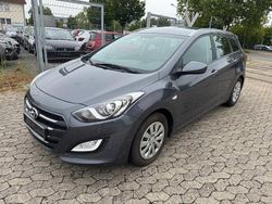 Grau Gebraucht 2016 Hyundai i30 Classic Kombi | 7.450 € (Fairer Preis)
