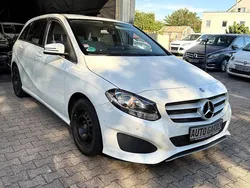Weiß Gebraucht 2015 Mercedes B160 Van / Kleinbus | 12.400 € (Fairer Preis)