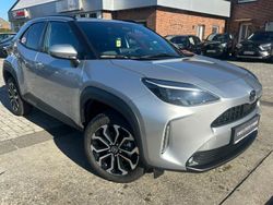 Silber Gebraucht 2024 Toyota Yaris Cross Team SUV | 29.990 € (Fairer Preis)