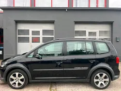 Schwarz Gebraucht 2011 VW Touran Van / Kleinbus | 10.950 € (Etwas zu teuer)