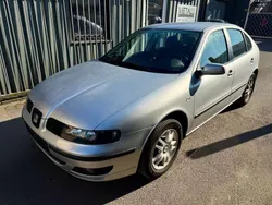 Grau Gebraucht 2002 Seat Leon Stella Limousine | 1.300 € (Superpreis)