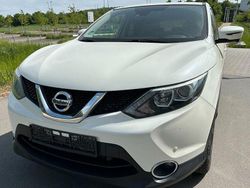 Weiß Gebraucht 2016 Nissan Qashqai N-Connecta SUV | 11.900 € (Fairer Preis)