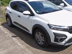 Weiß Gebraucht 2022 Dacia Sandero Essentiel Kleinwagen | 12.500 € (Guter Preis)