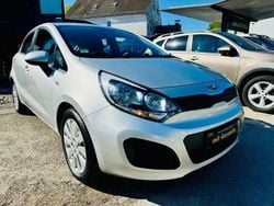 Silber Gebraucht 2011 Kia Rio DREAM-TEAM Edition Limousine | 5.490 € (Fairer Preis)