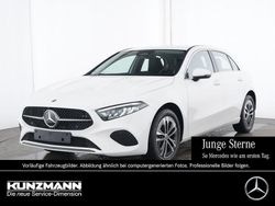 Polarweiss Gebraucht 2024 Mercedes A250 Premium Limousine | 30.550 € (Superpreis)