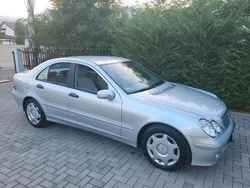 Grau Gebraucht 2006 Mercedes C220 Limousine | 5.800 € (Etwas zu teuer)