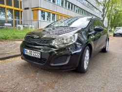 Schwarz Gebraucht 2012 Kia Rio Edition 7 | 3.900 € (Fairer Preis)