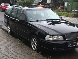 Schwarz Gebraucht 2000 Volvo V70 Kombi | 550 €