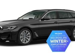 Black sapphire metallic Gebraucht 2023 BMW 520 Sport Line Kombi | 34.355 € (Etwas zu teuer)