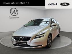 Silber Gebraucht 2018 Volvo V40 Momentum Kombi | 13.999 € (Fairer Preis)