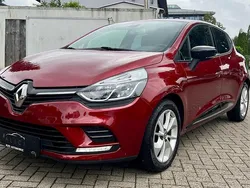 Rot Gebraucht 2017 Renault Clio IV LIMITED Limousine | 8.690 € (Guter Preis)