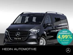 Grau Gebraucht 2024 Mercedes V220 Style Van / Kleinbus | 64.540 €