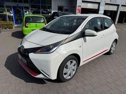 Weiß Gebraucht 2017 Toyota Aygo Kleinwagen | 6.900 € (Fairer Preis)