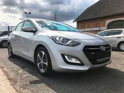 Silber Gebraucht 2016 Hyundai i30 Trend Limousine | 12.199 € (Fairer Preis)