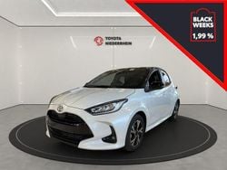 Weiß Gebraucht 2024 Toyota Yaris Hybrid Team Limousine | 23.870 € (Fairer Preis)