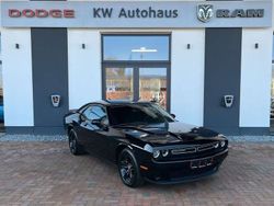 Pitch black Gebraucht 2023 Dodge Challenger SXT Coupé | 34.999 € (Etwas zu teuer)
