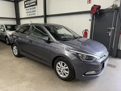 Grau Gebraucht 2016 Hyundai i20 Limousine | 9.450 € (Etwas zu teuer)