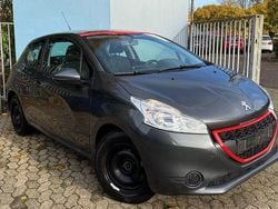 Grau Gebraucht 2014 Peugeot 208 Kleinwagen | 3.900 € (Guter Preis)