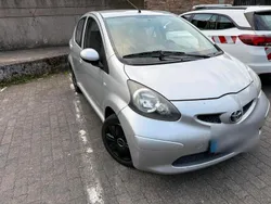 Silber Gebraucht 2008 Toyota Aygo Kleinwagen | 2.100 € (Fairer Preis)