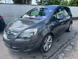 Grau Gebraucht 2011 Opel Meriva Innovation Van / Kleinbus | 6.990 € (Etwas zu teuer)